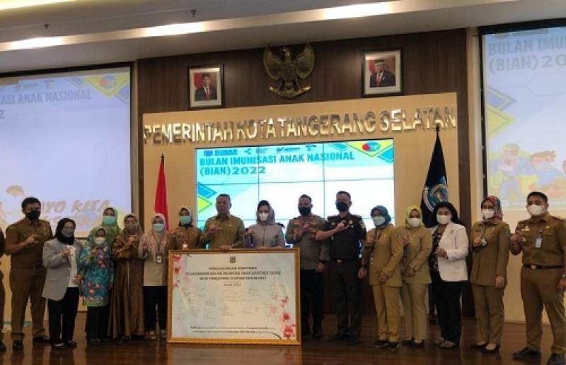 Walikota Tangsel, Benyamin Davnie bersama BIAN