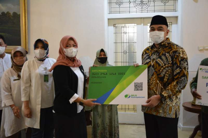 Zaki Serahkan Santunan BPJS Ketenagakerjaan