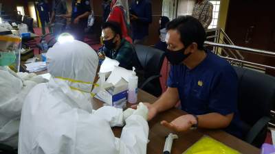 Anggota Dewan dan Staf DPRD Kota Serang Ikuti Rapid Test