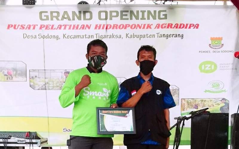 Petani Muda Sepatan Timur Raih Penghargaan dari Smart Farm Academy IZI