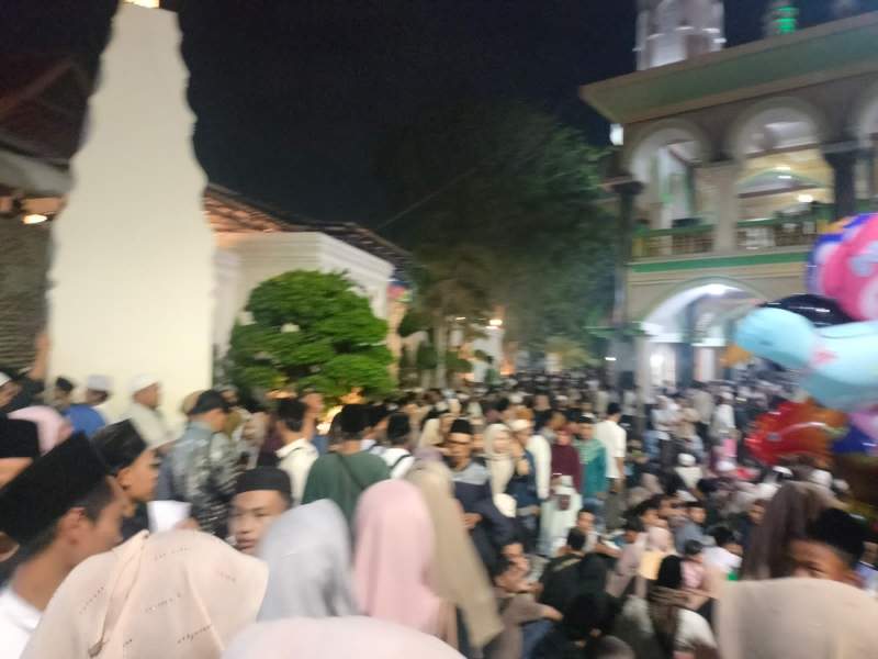 Puluhan Ribu Jemaah Hadiri Haul Abuya Uci Cilongok