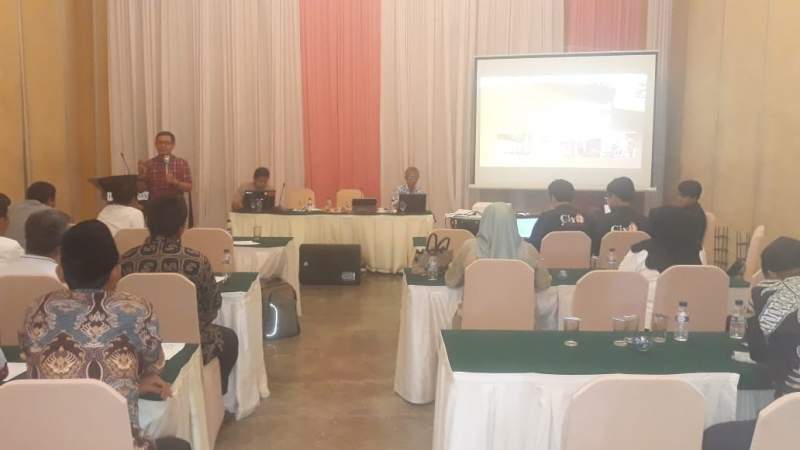 Tim Fasilitator dan UPK Gebrak Pak Kumis Diajari Cara Membuat Kontruksi Bangunan