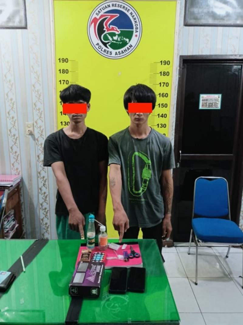 Dua pengedar Sabu-sabu yang berhasil diamankan SatRes Narkoba Polres Asahan