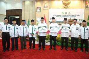 Gubernur WH Ajak Pejabat Bayar Zakat