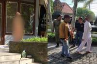 Viral bule perempuan Kroasia yang telanjang di Benoa, Badung, Bali.