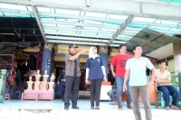 Wakil walikota dan Dirut PD Pasar saat meninjau Pasar Anyar