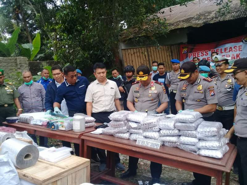 Polda Banten Buru Pemilik Dua Juta Butir Carnophane