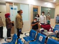 Zaki Tinjau Vaksinasi di RS Primaya Pasar Kemis