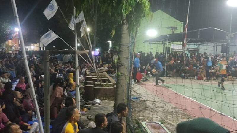 Penonton Open Turnamen Voli Yang Digelar BMI Demokrat Membludak