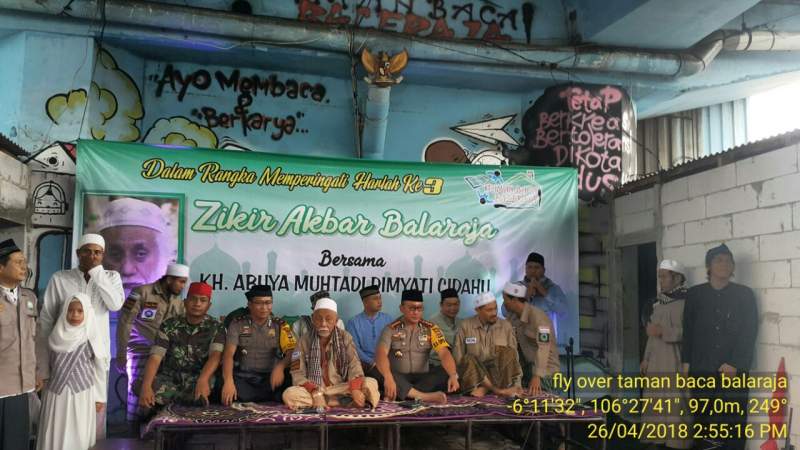 Abuya Muhtadi Pimpin  Zikir Di Taman Baca Kolong Flay Over Balaraja