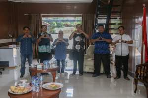 Mengejutkan,  Iti Octavia dan WH Bertemu, Ada Apa?