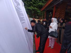 PDBI menandatangani perda kebudayaan.