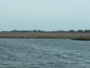 Suasana pengurugkan oleh pengembang proyek PIK II di Teluk Naga.