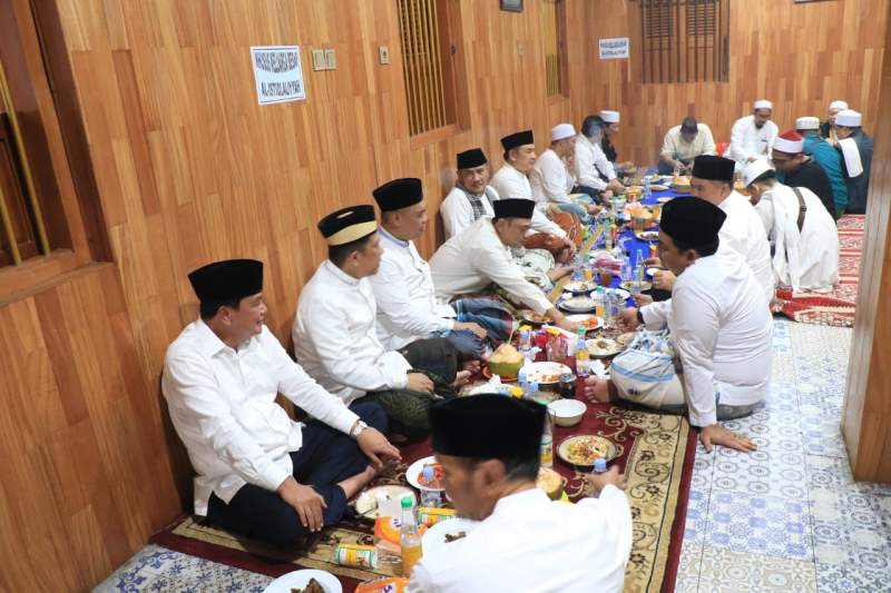 Tiga Bacalon Bupati Tangerang Hadiri Haul Abuya Uci Cilongok