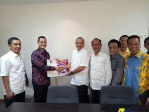 ⁠⁠⁠Ke DPP PDI Perjuangan, Zaki Serahkan Formulir Pendaftaran Calon Bupati