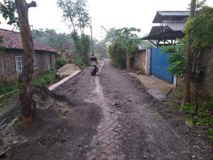 Anggota Dewan Sikapi Proyek Betonisasi Sindang Asih Bojong Pinang