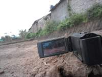 Pengerukan Proyek Perumahan Milik Ikang Fauzi, Belasan Rumah Warga Safira Terancam Longsor