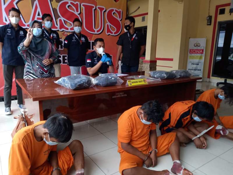 Sakit Hati Sering Diejek, Pelaku Pembacokan di Pasar Rau Dibekuk Polisi