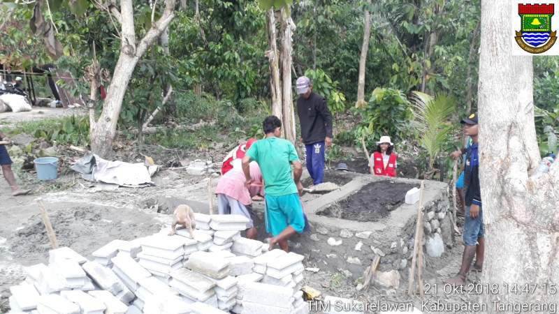 Relawan Tangerang Bangun MCK Dipelosok