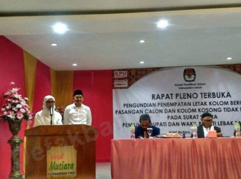 Pasangan Calon (Paslon) Bupati Lebak Iti Octavia Jayabaya dan Wakilnya Ade Sumardi 