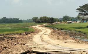 Galian Tanah Ilegal di Belakang MAN 4 Kronjo Resahkan Siswa