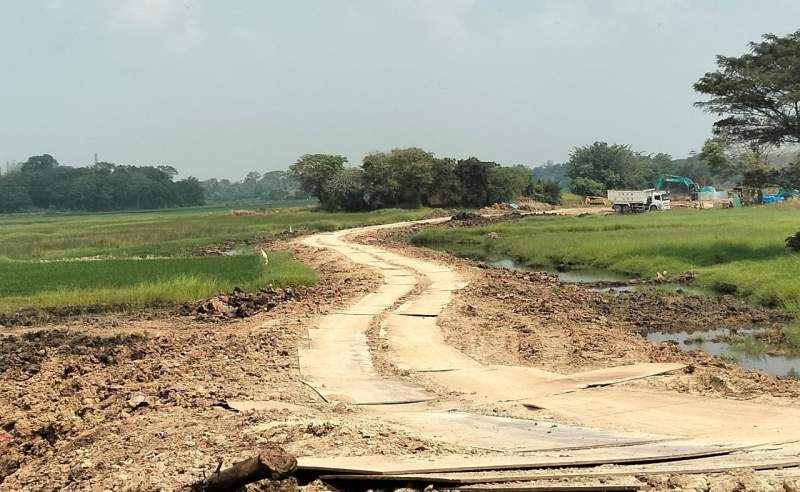 Galian Tanah Ilegal di Belakang MAN 4 Kronjo Resahkan Siswa