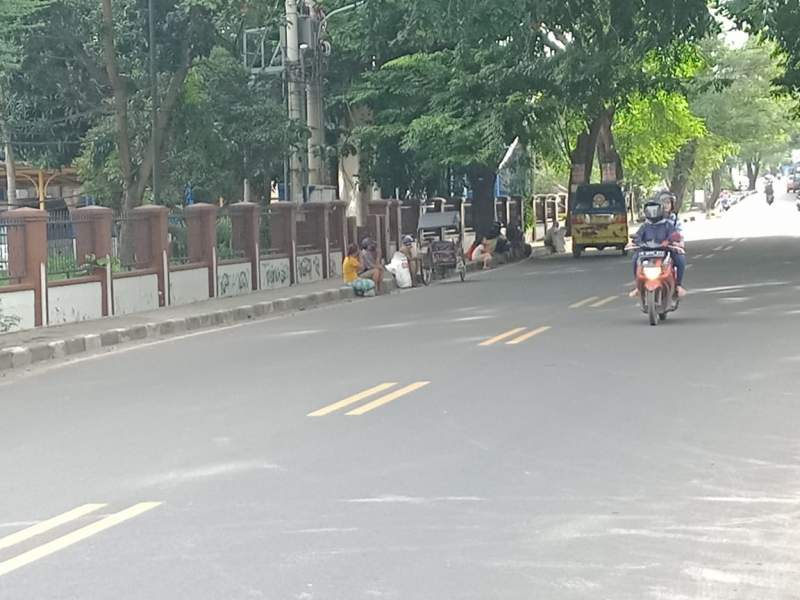 Manusia Karung Bertebaran di Kota Serang