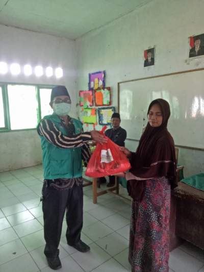 Kemenag Kab Tangerang Salurkan Bantuan Bagi Warga Terdampak Covid 19