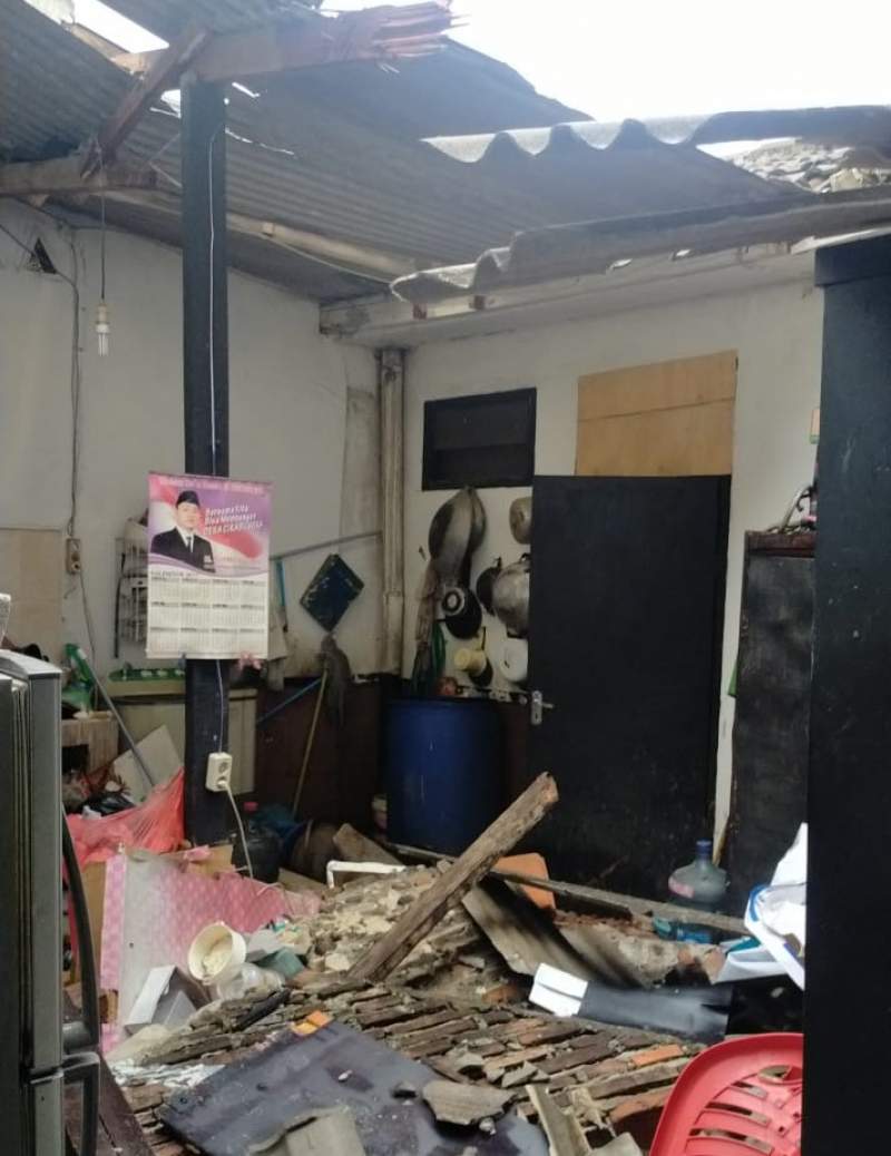 Angin Puting Beliung Hancurkan Sejumlah Rumah Warga di Solear