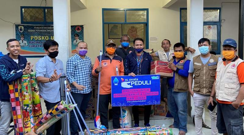 Bentuk Kepedulian, PT XL Axiata Salurkan Bantuan Untuk Korban Banjir di Lebak dan Pandeglang