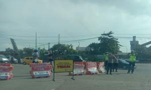 Jalur Pantai Anyer Macet, Pengunjung Dialihkan ke Jalan Alternatif