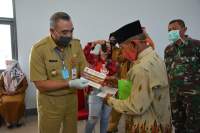 Zaki Serahkan Bantuan Tunai Bagi Warga Tigaraksa Terdampak Covid 19