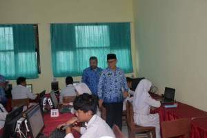 Wakil Walikota Serang Tinjau UNBK Di SMPN 1 Kota Serang