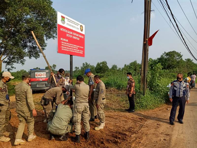Tak Berizin, Galian Tanah di Bantar Panjang Ditutup Satpol PP