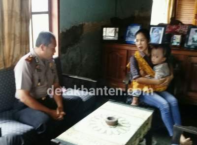 Mapolsek Bayah Santuni Balita Penderita Hidrosefalus