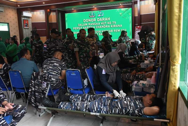 Prajurit Lanal TBA Peduli Sesama: Donor Darah di HUT Kodim dan Persit Chandra Kirana