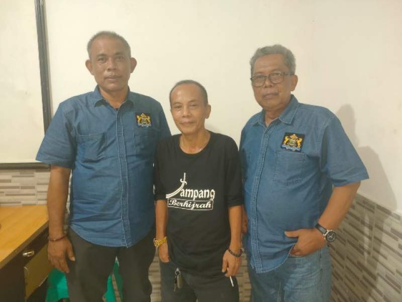 Desengkot alias sesepuh Kadin Kabupaten Tangerang, mulai merapat ke kubu Zulkarnain