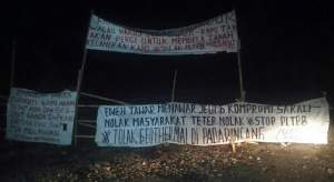 Tidak Terima Spanduk Penolakan Dibongkar, Masyarakat Padarincang Blokir Jalan Proyek PLTPB Geothermal