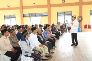 Sekda Hadiri Pendistribusian ZIS di Kecamatan Sukamulya