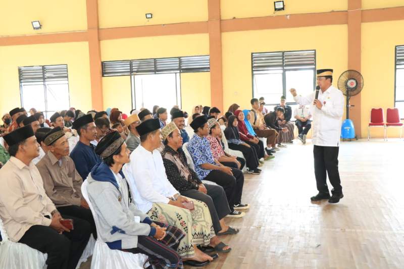 Sekda Hadiri Pendistribusian ZIS di Kecamatan Sukamulya