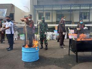 Kejari Tangsel Musnahkan BB, Kejari : Total BB 5 Milyar Lebih