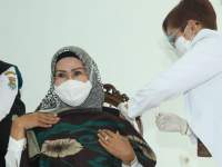 Begini Penjelasan Bupati Serang Disuntik Vaksin Sinovac