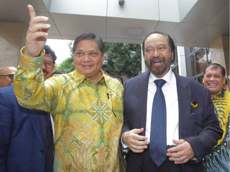 Ketum Partai Golkar Airlangga Hartarto bersama Ketum Partai NasDem Surya Paloh.