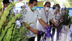 Dirut Perumdam TKR Sofyan Sapar mendampingi Sekda Kabupaten Rudi Maesyal, saat meresmikan kantor cabang pembantu (KCP)  Perumdam Pasar Kemis, beberapa waktu lalu