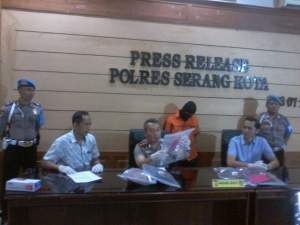 Faktor Ekonomi, Suami Tega Habisi Istri Dengan Sebilah Golok