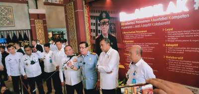 Menteri Hukum &amp; HAM, Yasonna H. Laoly, dalam keterangan pers usai pelantikan Dirjen Imigrasi yang baru, Silmy Karim, di Jakarta, Rabu (4/1/2023).