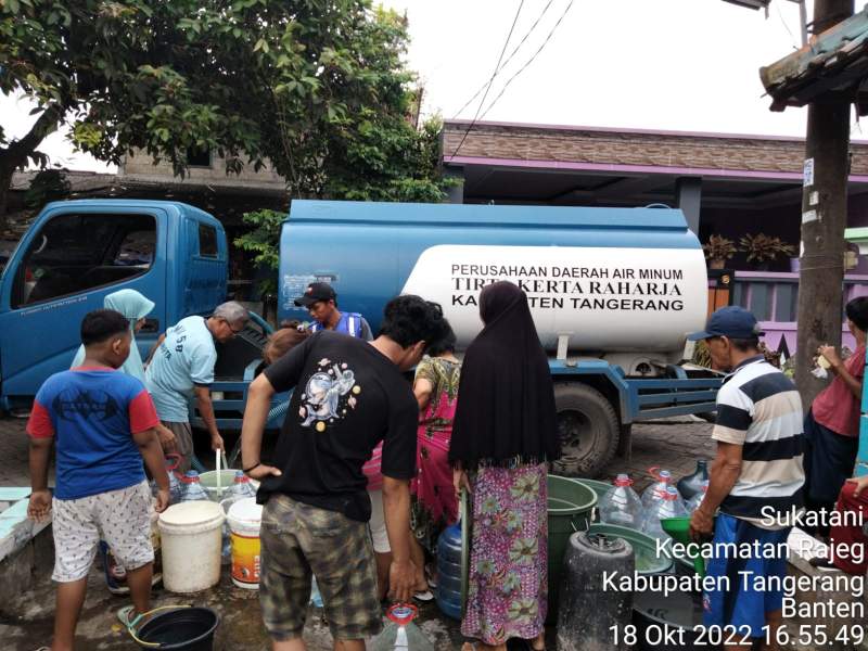 Perumda TKR Cabang Rajeg Salurkan Air Bersih Kepada Warga
