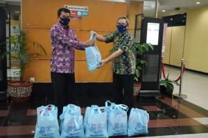 Sekda Rudi Maesal Terima Bantuan 900 Sembako dari BNK