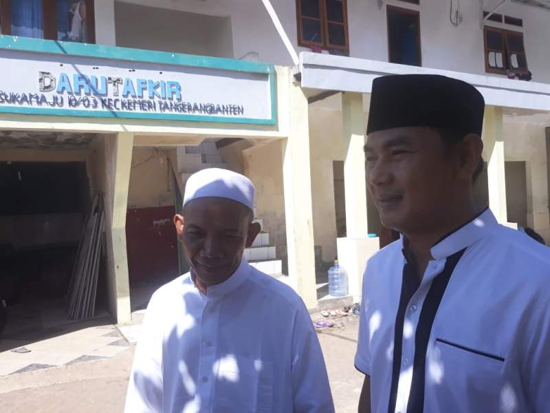 Doakan Korban Tsunami, Mad Romli Solat Gaib Bareng Santri