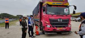 Truk Overload Masih Berkeliaran di Cilegon